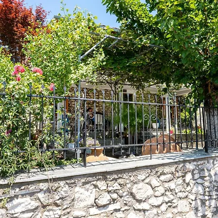 Semesterbostad Spiti Dyo *