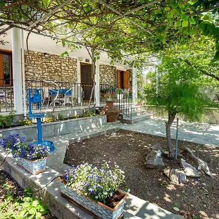 Spiti Dyo * Theologos (Thasos)